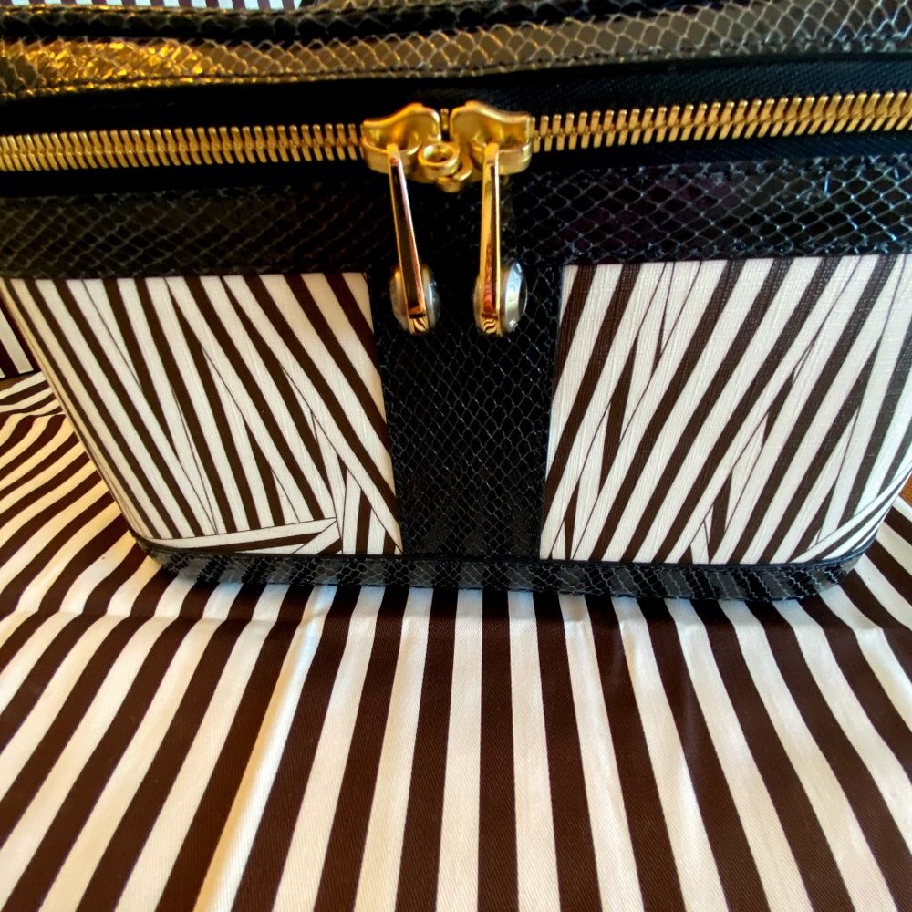 Just in Time Holiday Travel HENRI BENDEL DISTRESSED STRIPE Makeup Case/Train